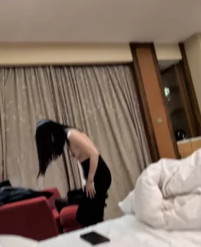 舟山上门身材瘦小的美女