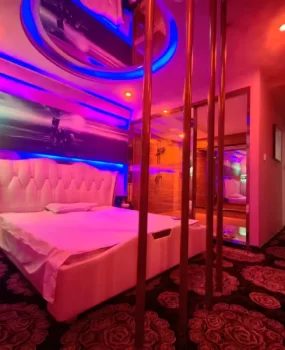 闵行新开莞式剧情会所嫩妹现场海选