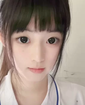 做兼职的大学生是个萌妹