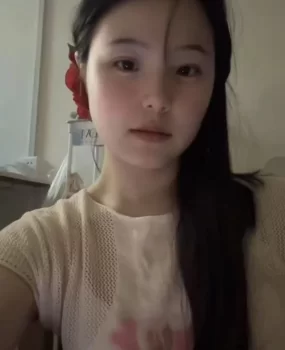 宝山极品白皙可爱小妹二米