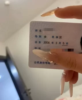 椒江区06年学妹三粉丝袜制服公寓