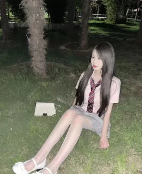 小小年级才二十出头叛逆00后玩得一手好肉丝会喷潮