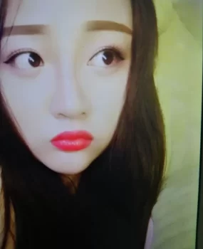 很年轻的妹子