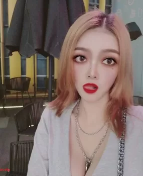 刚下海不久的大胸妹子