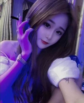 四川—成都，模特美女兼职，会冰，会火，会嗦螺，会裹，裹鸡巴，舔懒得，还让我艹屁眼